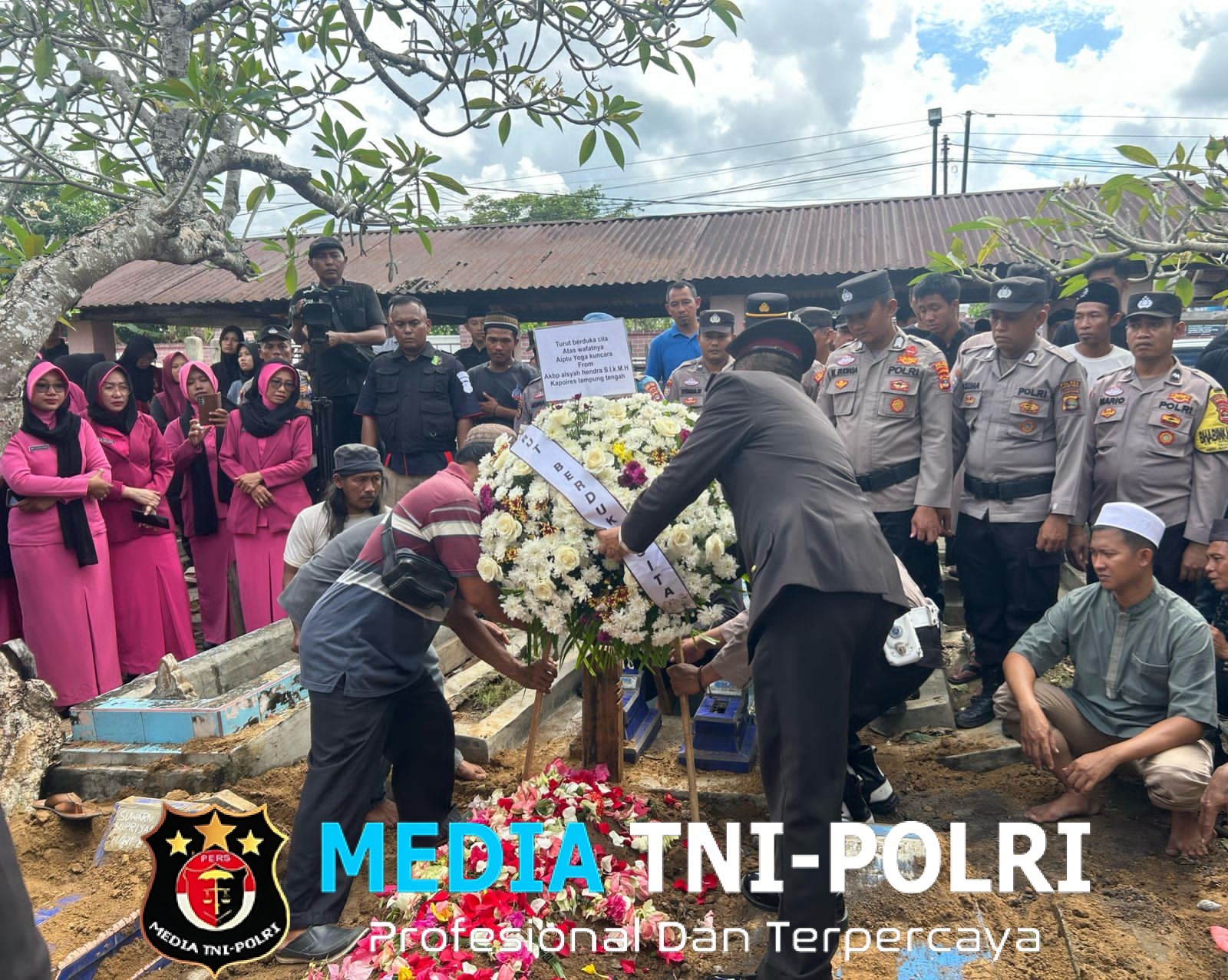 Turut Berduka, Polres Lampung Tengah Gelar Upacara Pemakaman Alm. Aiptu Yoga Kuncara