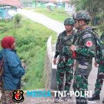 Menangkap Senyum Masyarakat Papua Satgas Yonif 521/DY Berikan Pelayanan Kesehatan Gratis Bagi Masyarakat Distrik Walesi