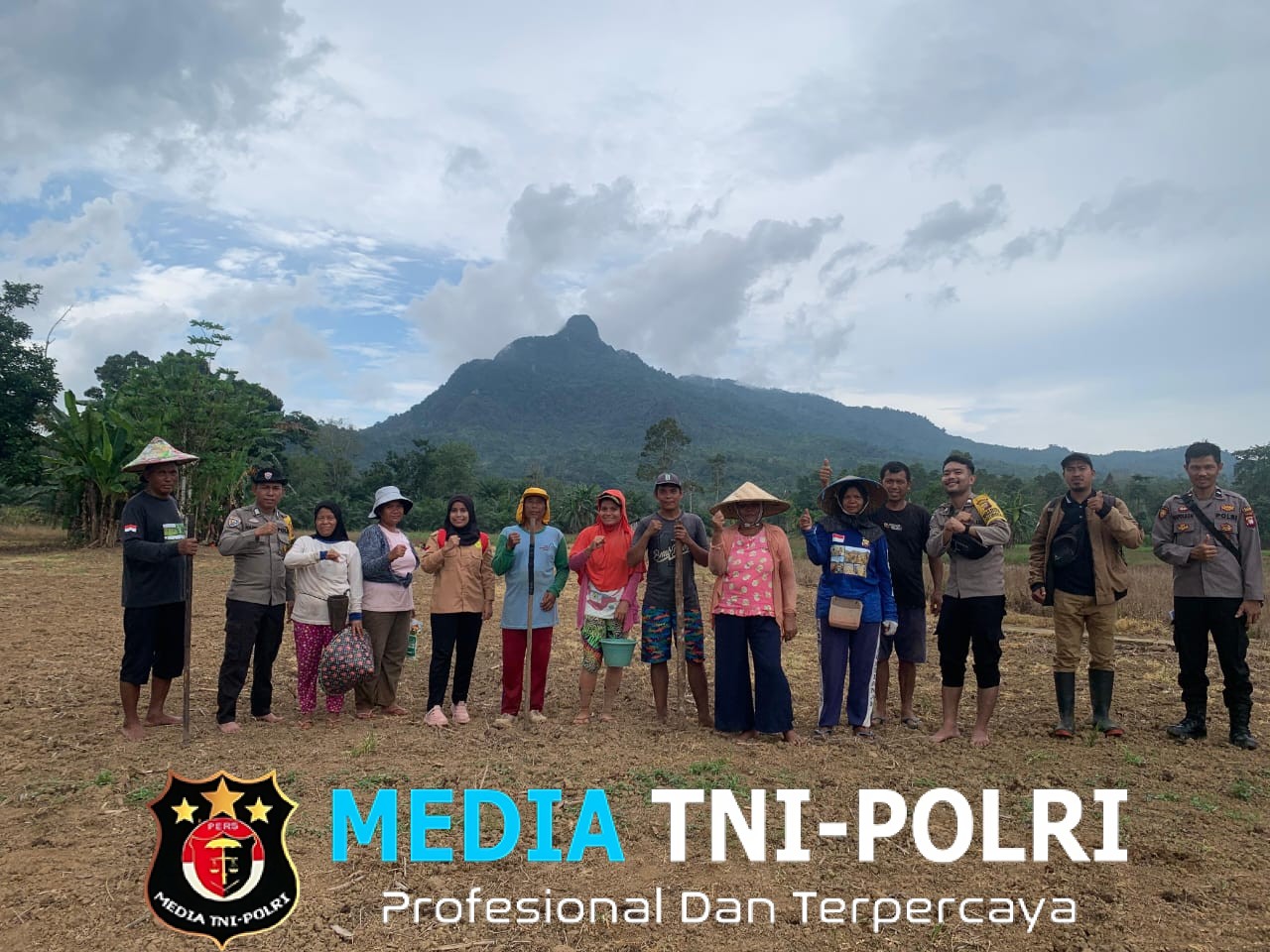 Wujudkan Ketahan Pangan, Polsek Mempawah Hulu Tanam Jagung Area Dem­­plot