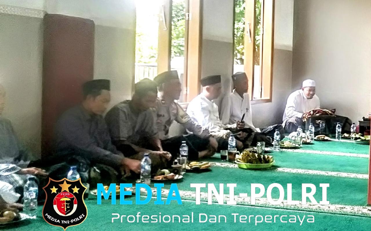 Jalin Kedekatan dengan Warga, Bhabinkamtibmas Polsek Parung Hadiri Pengajian dan Sampaikan Pesan Kamtibmas
