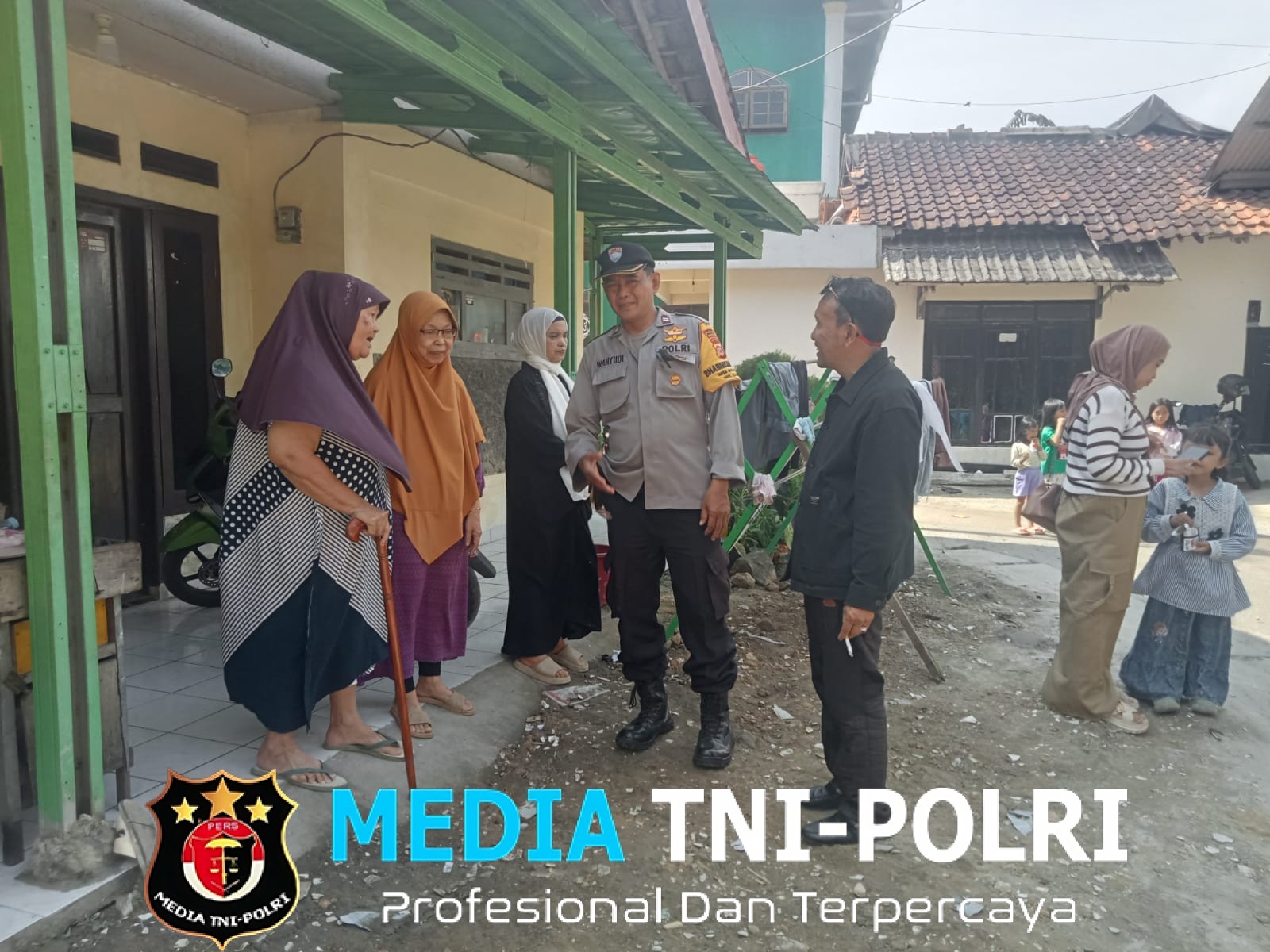 Bhabinkamtibmas Polsek Ciawi Anjangsana Kamtibmas, Perkuat Silaturahmi dan Keamanan Lingkungan