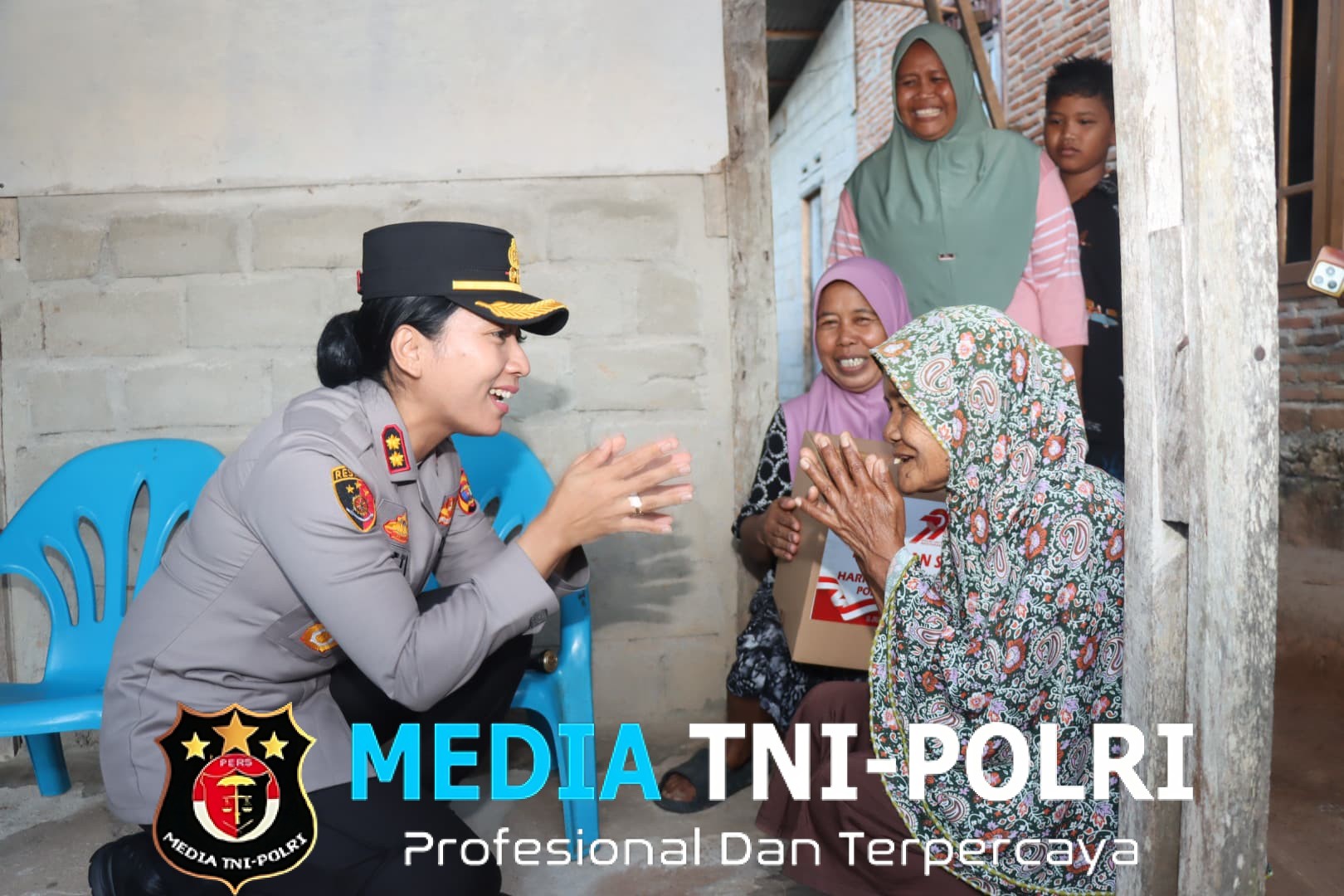 Hari Bhayangkara, Kapolres Lampung Timur Bantu Warga Korban Puting Beliung