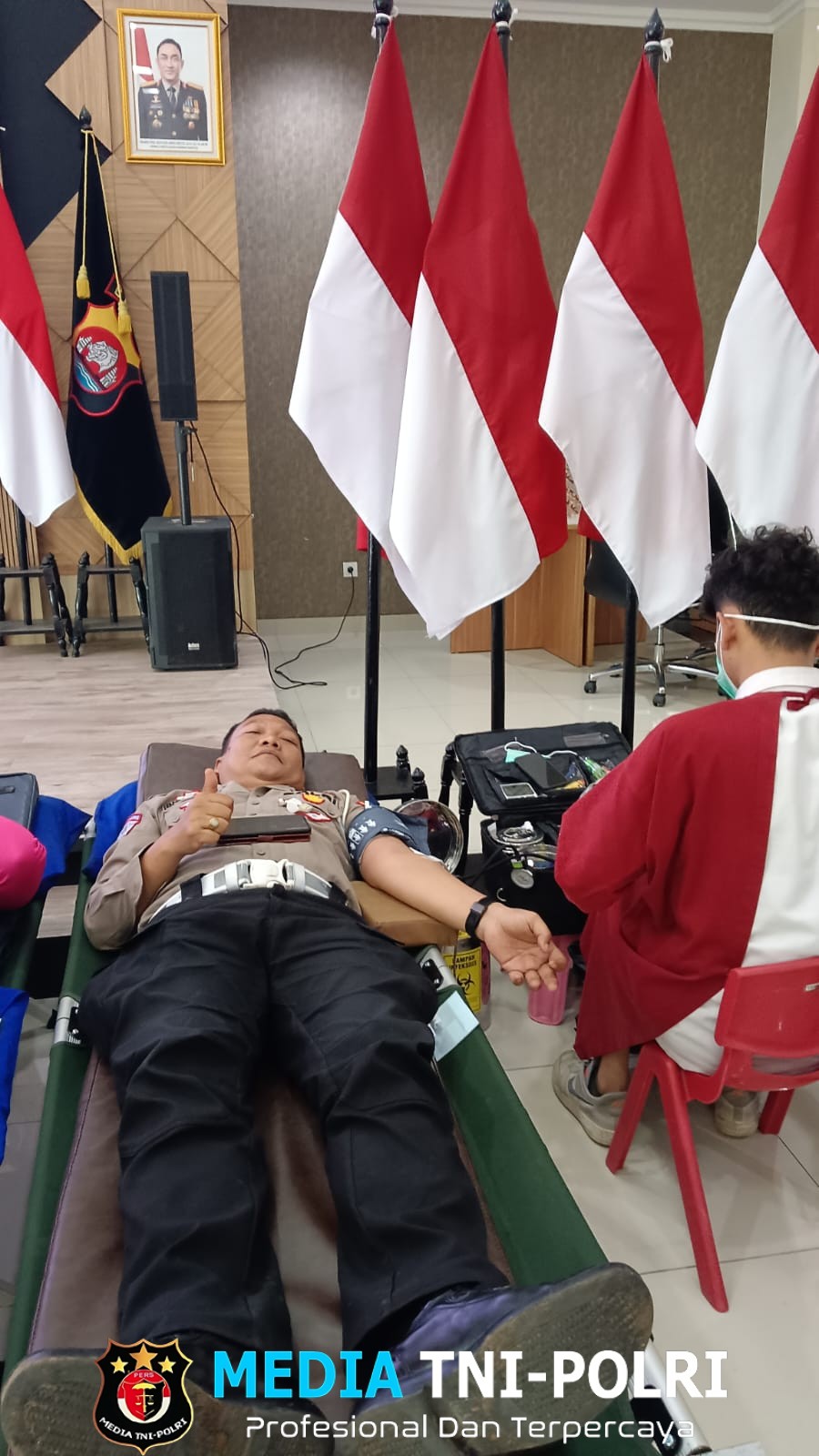 Personel Satlantas Polresta Tangerang Ikuti Donor Darah Dalam Rangkaian HUT Bhayangkara ke-79