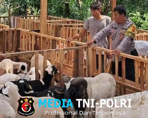 Bhabinkamtibmas Polsek Citeureup monitoring peternak dalam program ketahanan pangan di Desa Puspasari