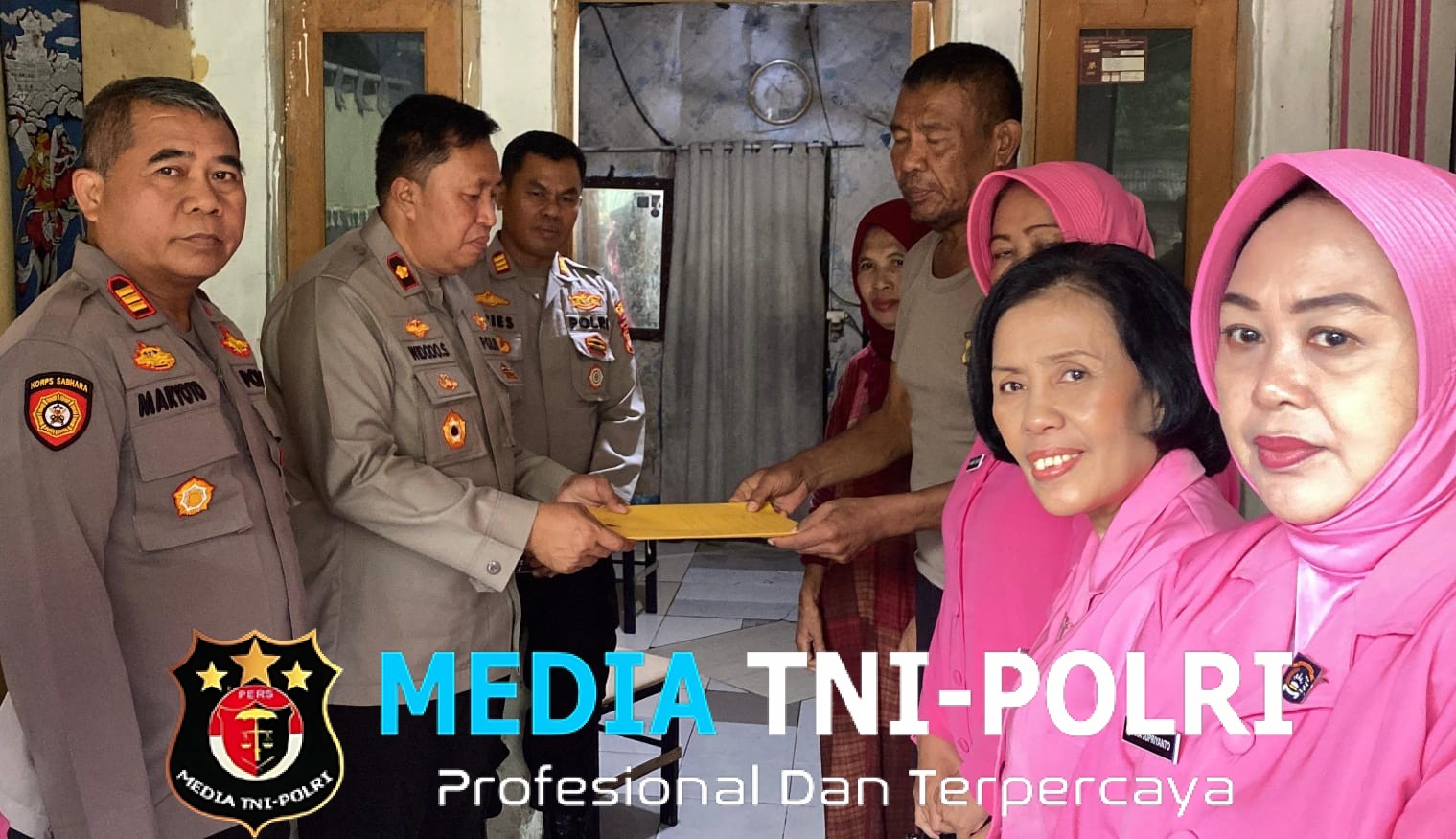 Sentuhan Kemanusiaan : Kapolsek dan Bhayangkari Cakung Tunjukkan Simpati untuk Anggota