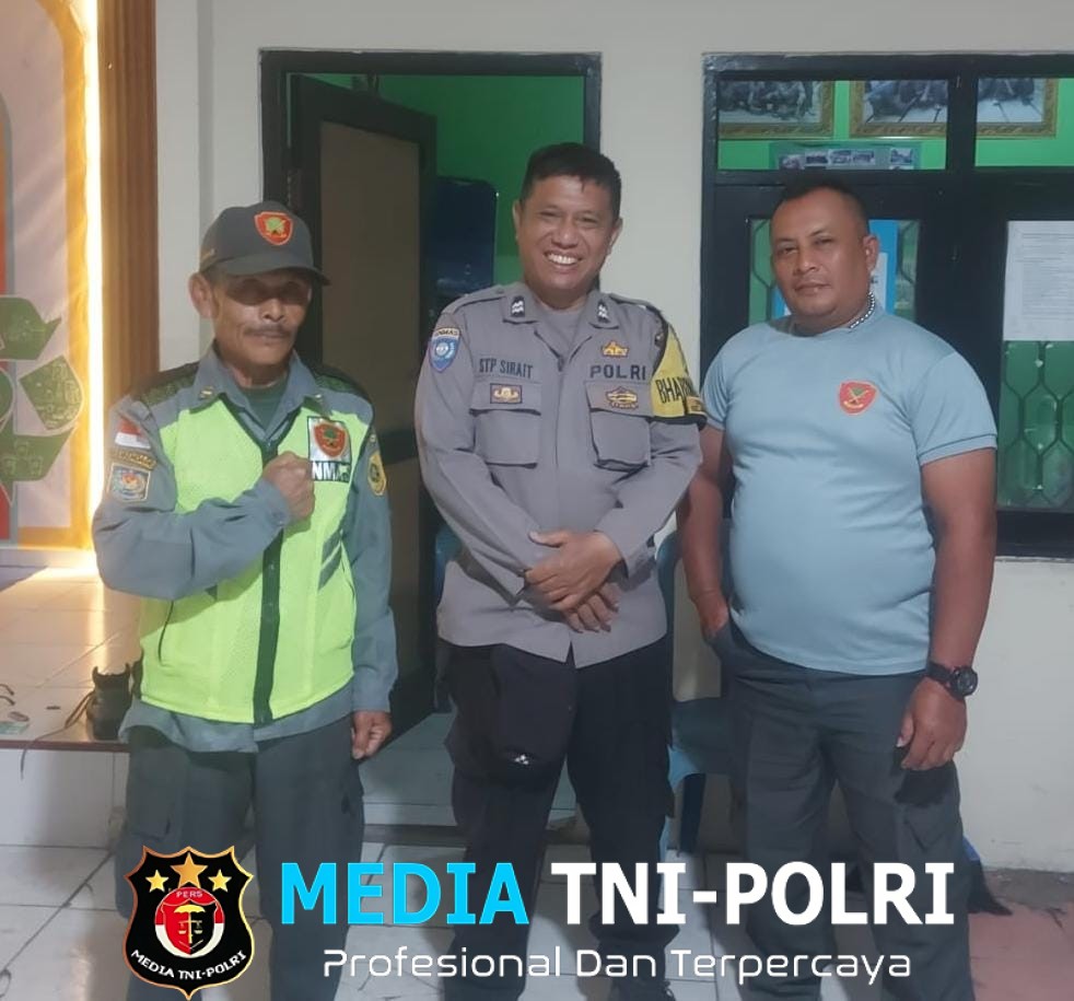 Jalin Silaturahmi Kamtibmas Bhabinkamtibmas Desa Gadog Polsek Megamendung Laksanakan Kontrol Siskamling 