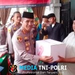 Kapolres Metro Jakarta Timur Gelar Bakti Sosial di Ponpes Darul Ilmi Al Wafi, Bagikan 300 Paket Makanan Gratis untuk Santri