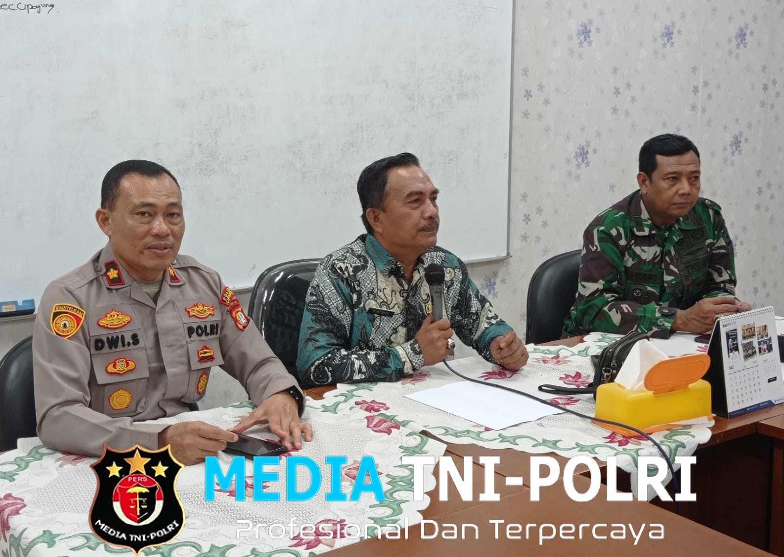 Kapolsek Cipayung Hadiri Rapat Koordinasi Tiga Pilar, Bahas Penertiban Penjual Obat Tipe G Berkedok Kosmetik