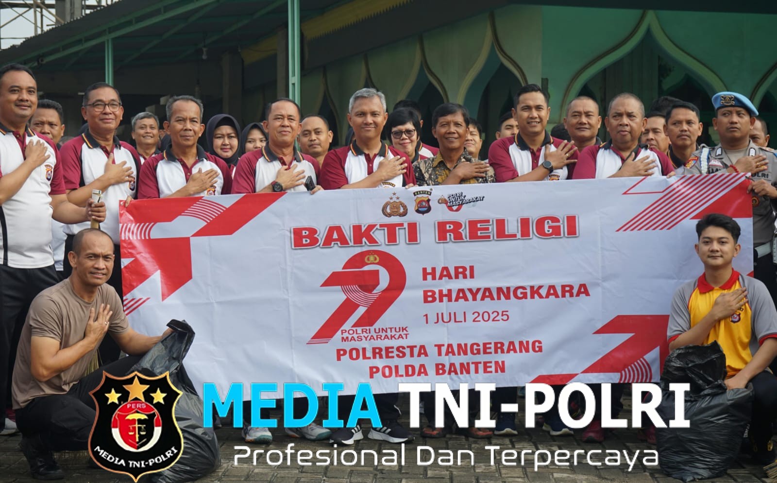 Wakapolresta Tangerang Pimpin Bakti Religi di Masjid Al Barokah Kampung Ciatuy, Desa Sodong