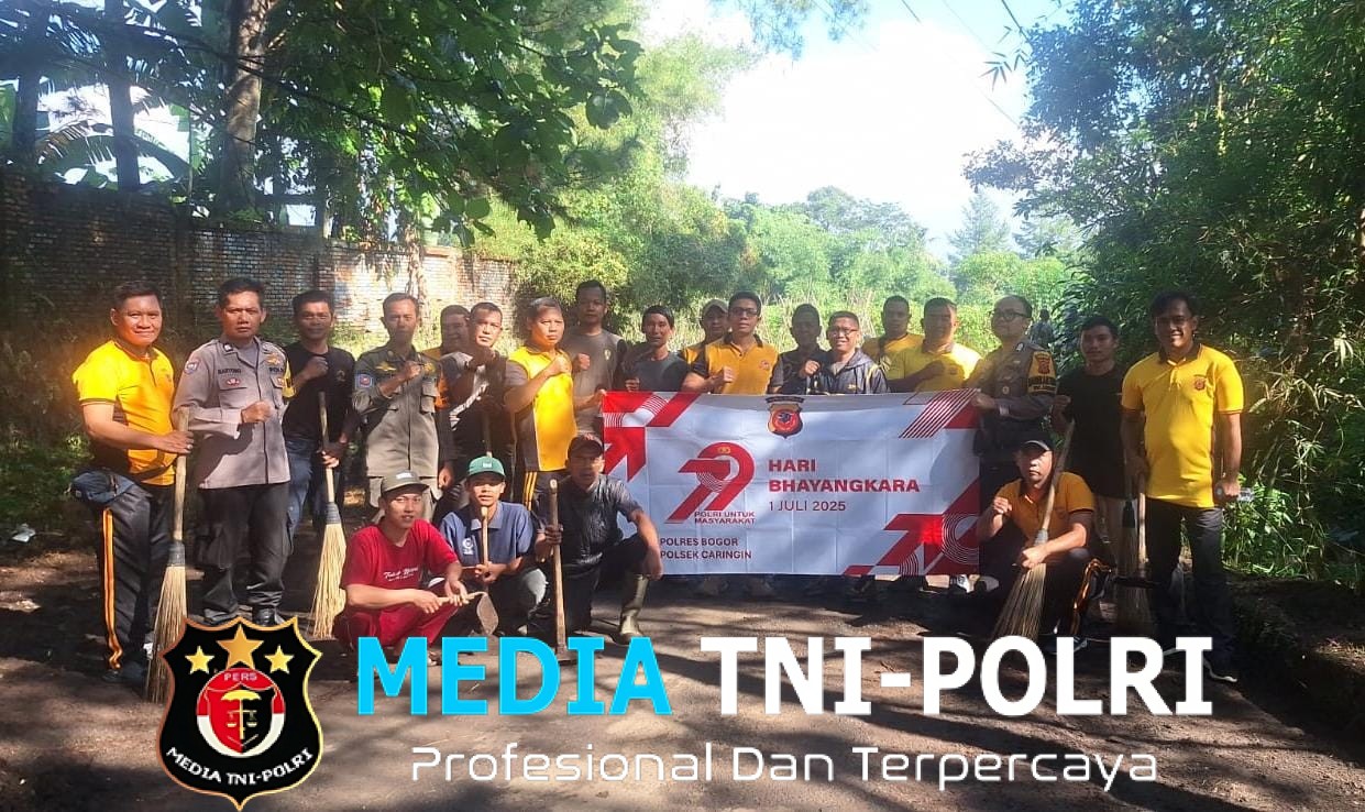 Sambut Hari Bhayangkara ke-79, Polsek Caringin Bersama Forkopimcam dan Warga Desa Pasir Muncang Gotong Royong Bersihkan Sampah di Sepanjang Jalan Cipopokol