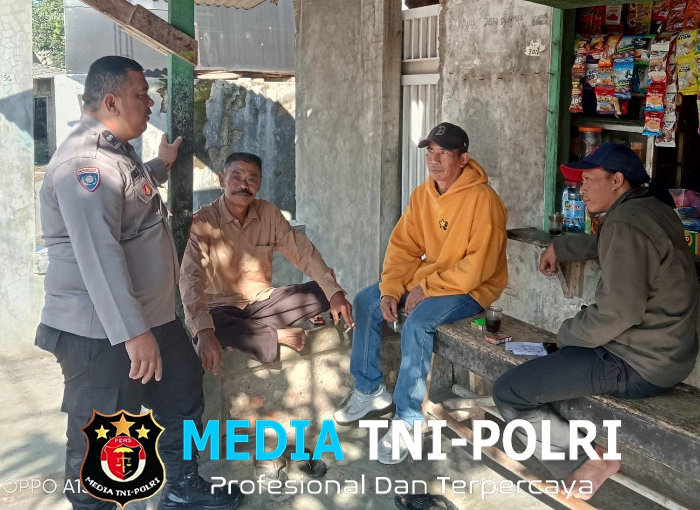 Bhabinkamtibmas Polsek Leuwiliang Sambang Warga Dalam Rangka Harkamtibmas di Wilayah