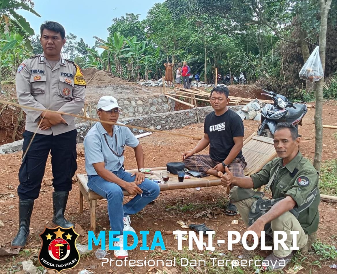 Kehadiran Polri melalui Sambang Warga, Bhabinkamtibmas Polsek Tanjungsari Smpaikan Himbauan Kamtibmas 