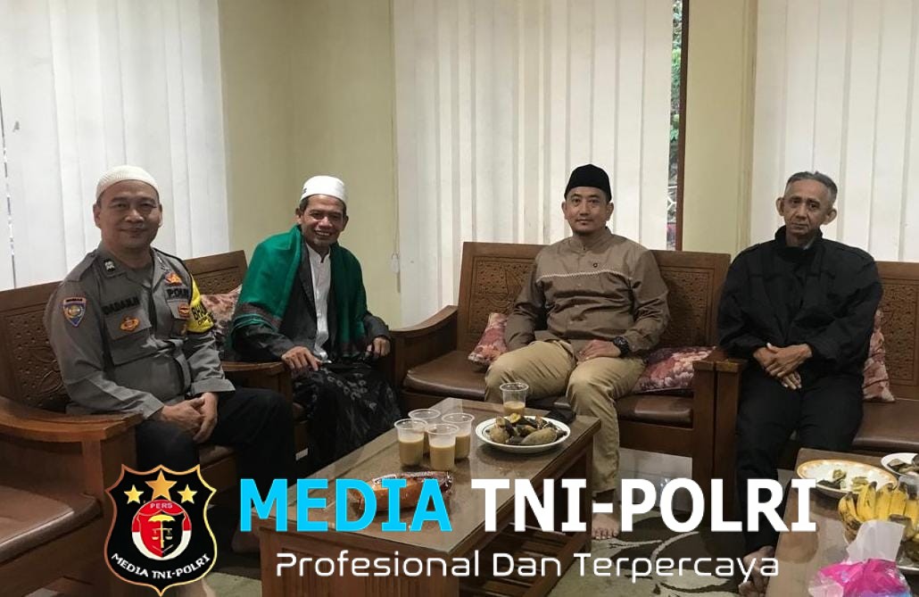Pererat Silaturahmi dengan Warga Bhabinkamtibmas Desa Tugu Selatan Rutin Sambang untuk Jaga Kamtibmas