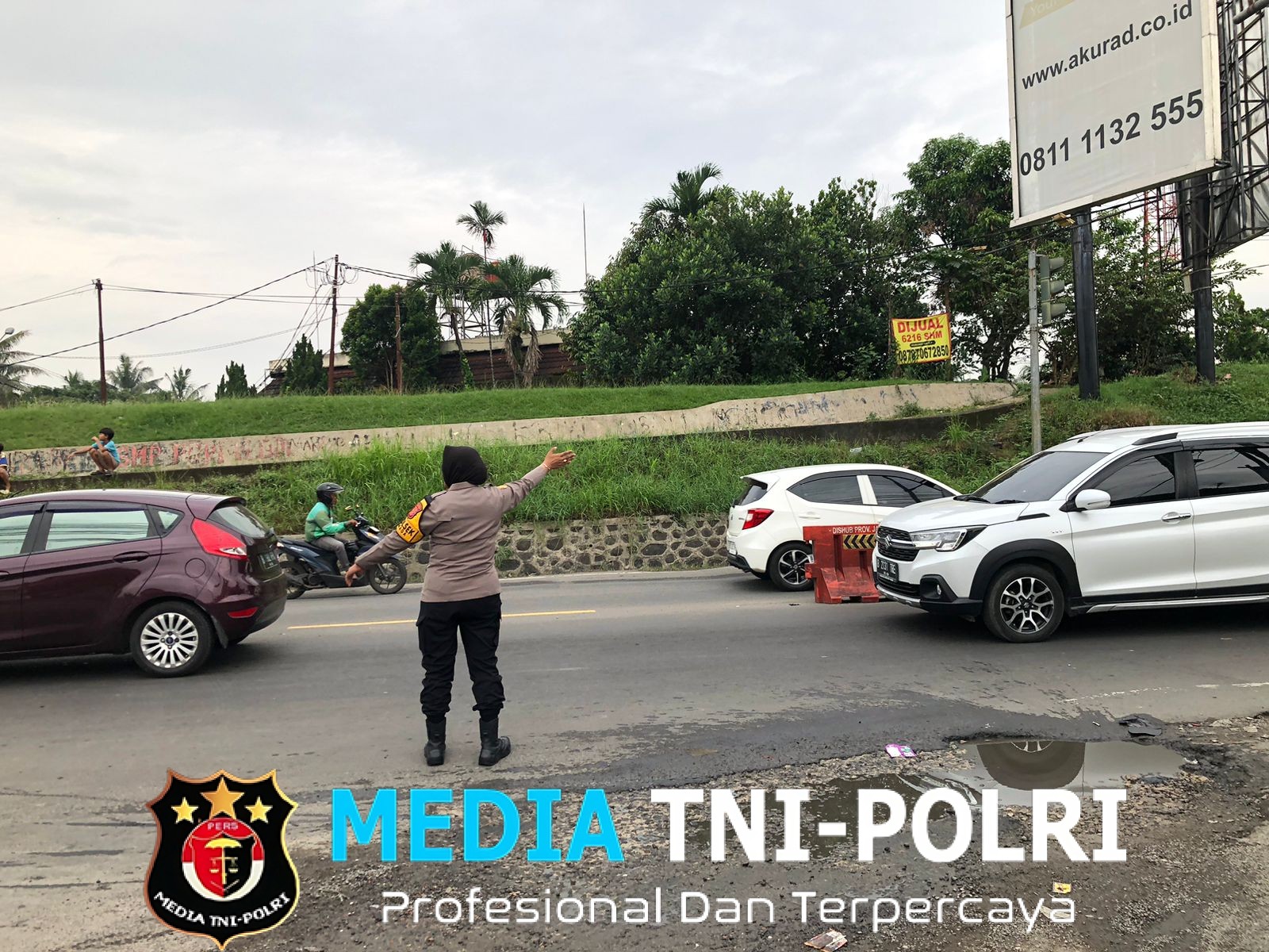 Antisipasi Kemacetan Dihari Libur, Kapolsek Dramaga Melaksanakan Giat Gatur Lalin, Pastikan Wilayah Aman Kondusif 