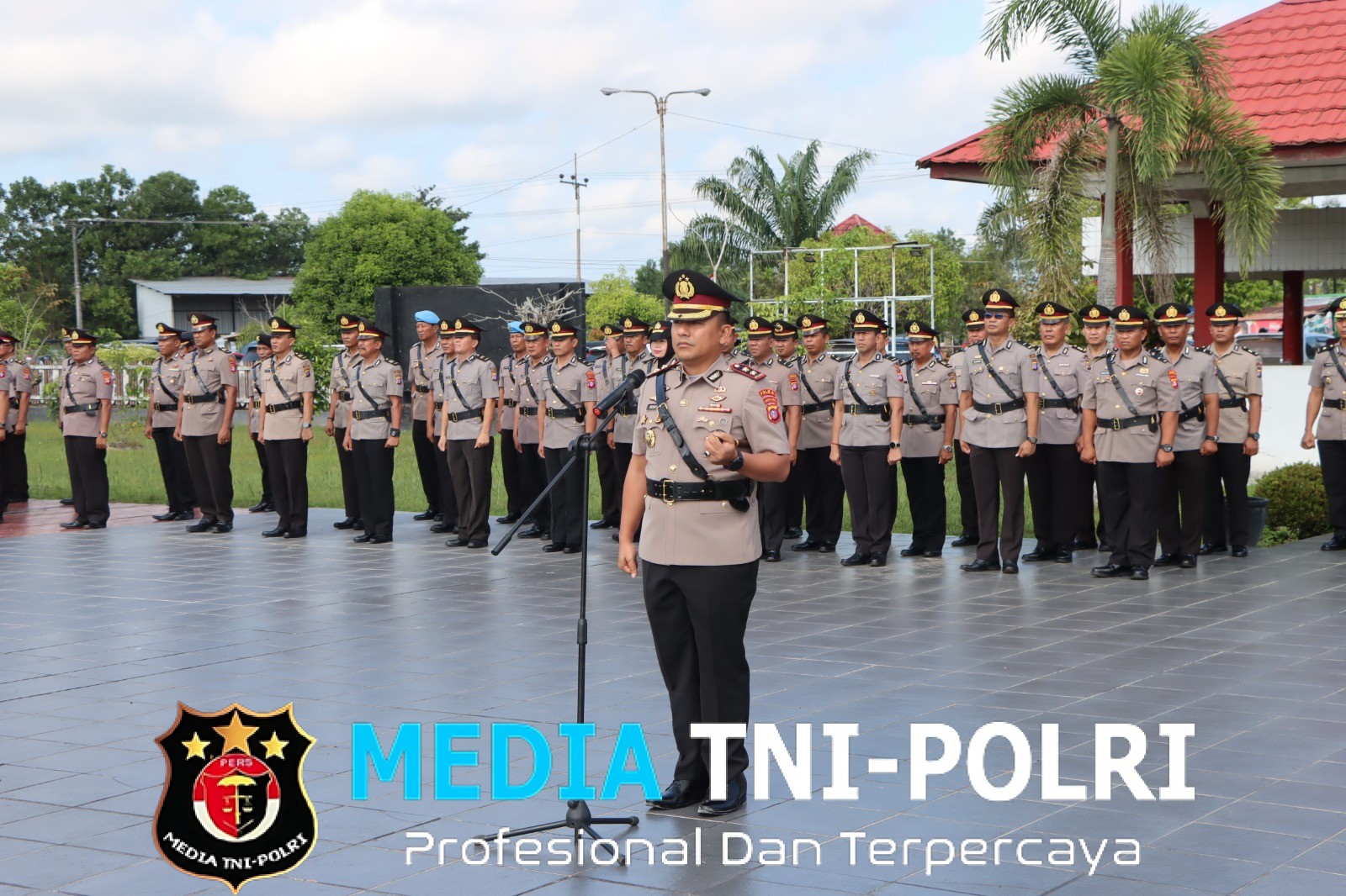 Polres Kotim Gelar Upacara Ziarah ke Taman Makam Pahlawan Bararung dalam Rangka Peringatan HUT Bhayangkara ke-79.