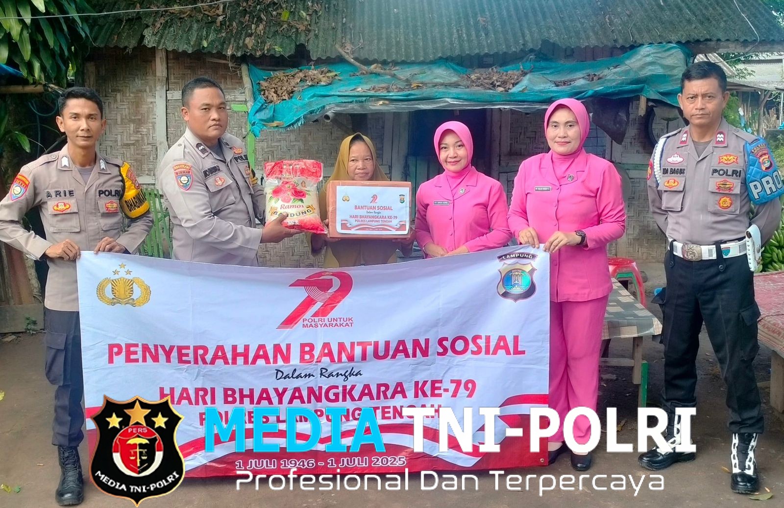 Polri Untuk Masyarakat, Polsek Seputih Banyak Bersama Bhayangkari Salurkan Bantuan Sosial Kepada Warga Kurang Mampu