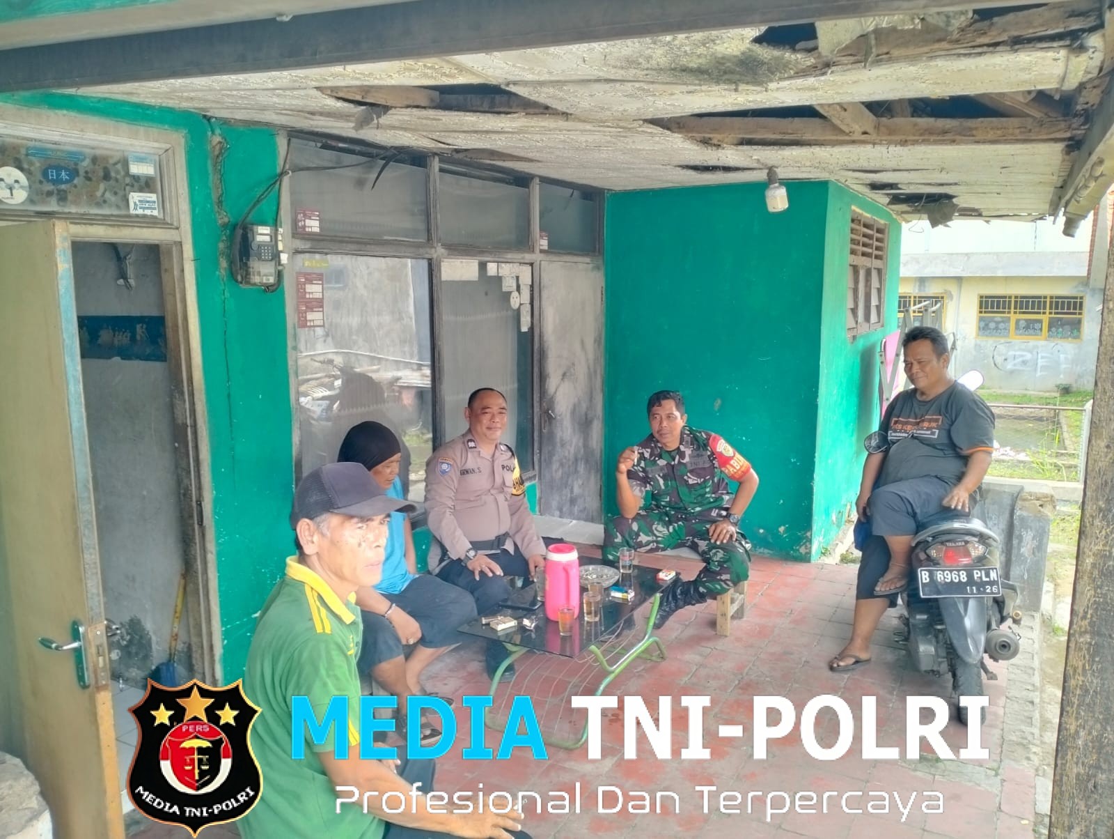 Sinergitas TNI-Polri, Bhabinkamtibmas dan Babinsa Cijeruk Sambangi Warga Desa Warung Menteng