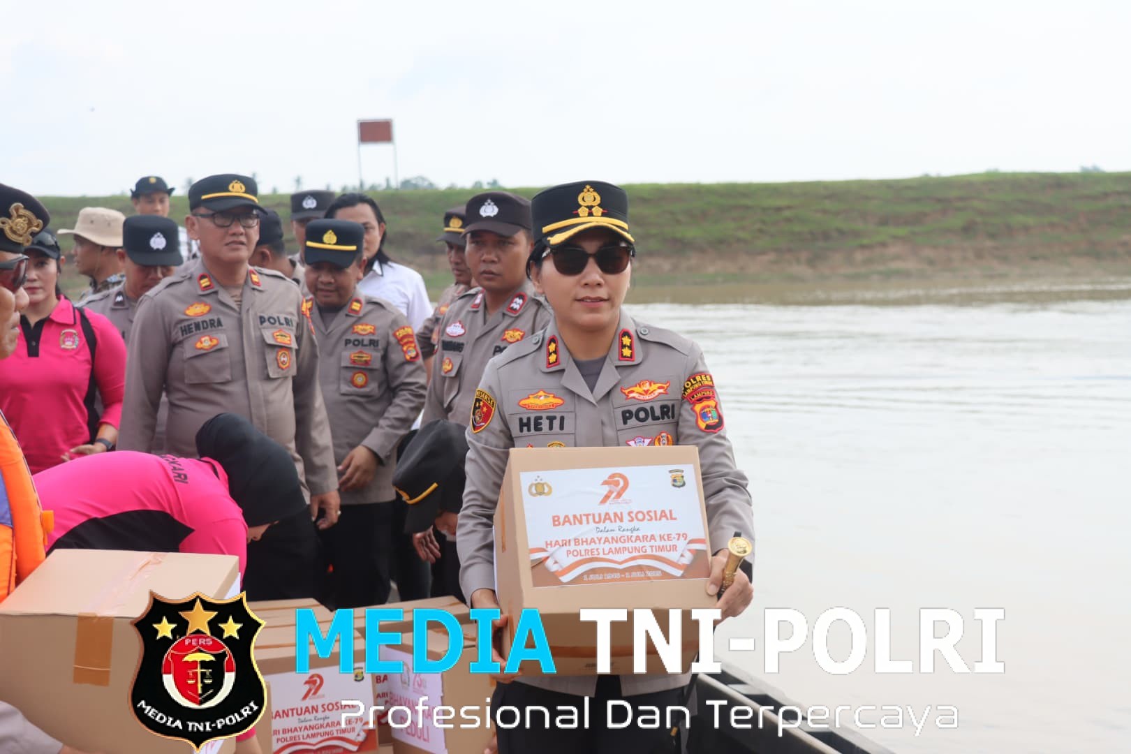 Jelang Hari Bhayangkara ke-79, Kapolres Lampung Timur Salurkan Bansos