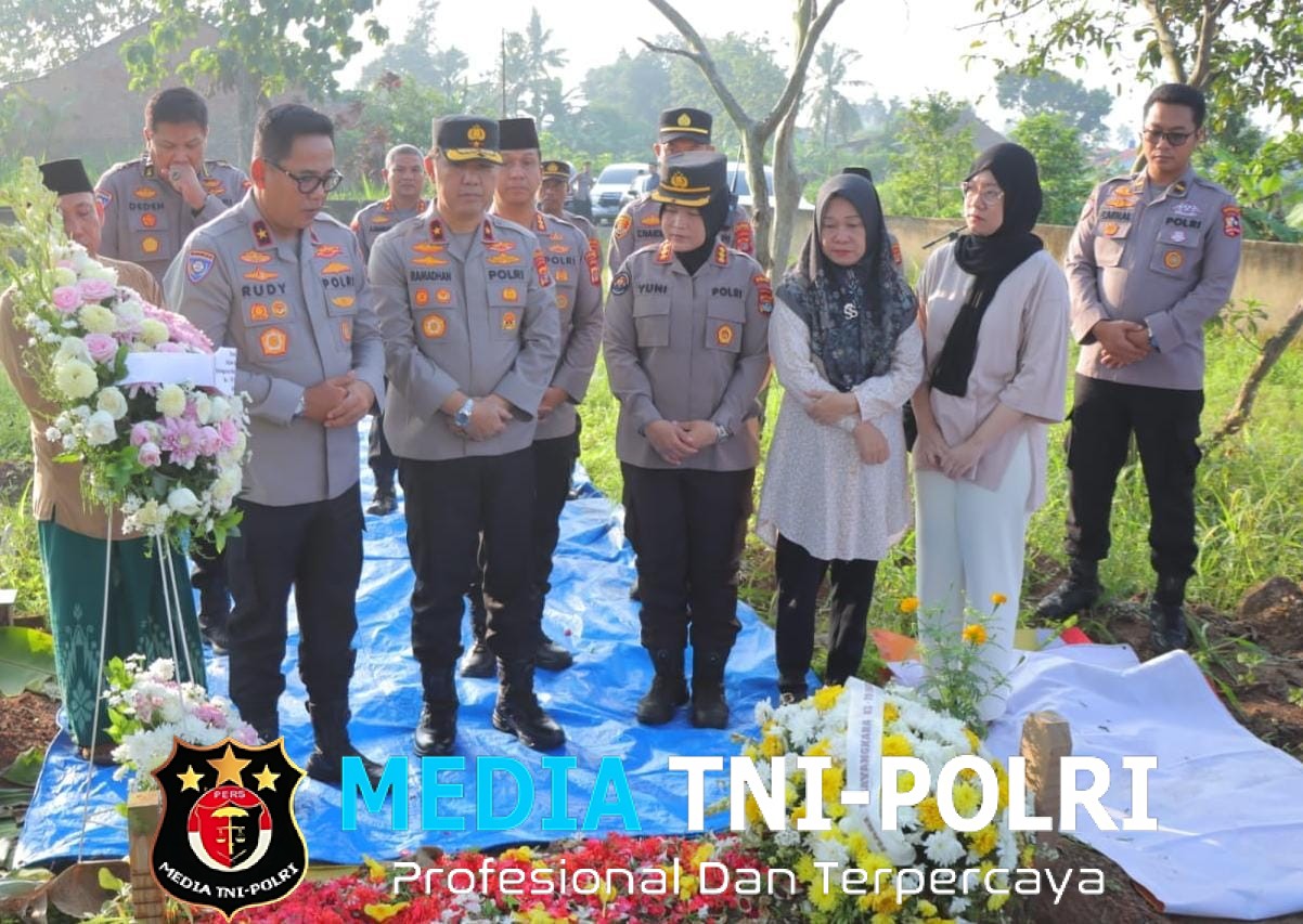 Peringati Hari Bhayangkara ke-79, Baharkam Polri Ziarah ke Makam Briptu Anumerta Ghalib