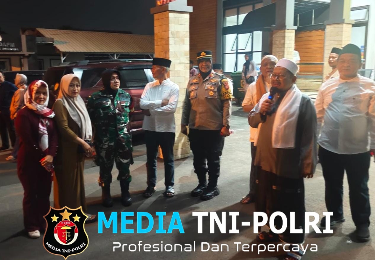 Sambut Tahun Baru Islam 1 Muharam 1447 H, Kapolsek Dramaga Bersama Forkompicam Dan Muspika Lakukan Pengamanan Dan Pengawlan Pawai Obor 