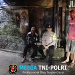 Bhabinkamtibmas Polsek Cisarua Kontrol Pos Kamling dan Sampaikan Pesan Kamtibmas kepada Warga