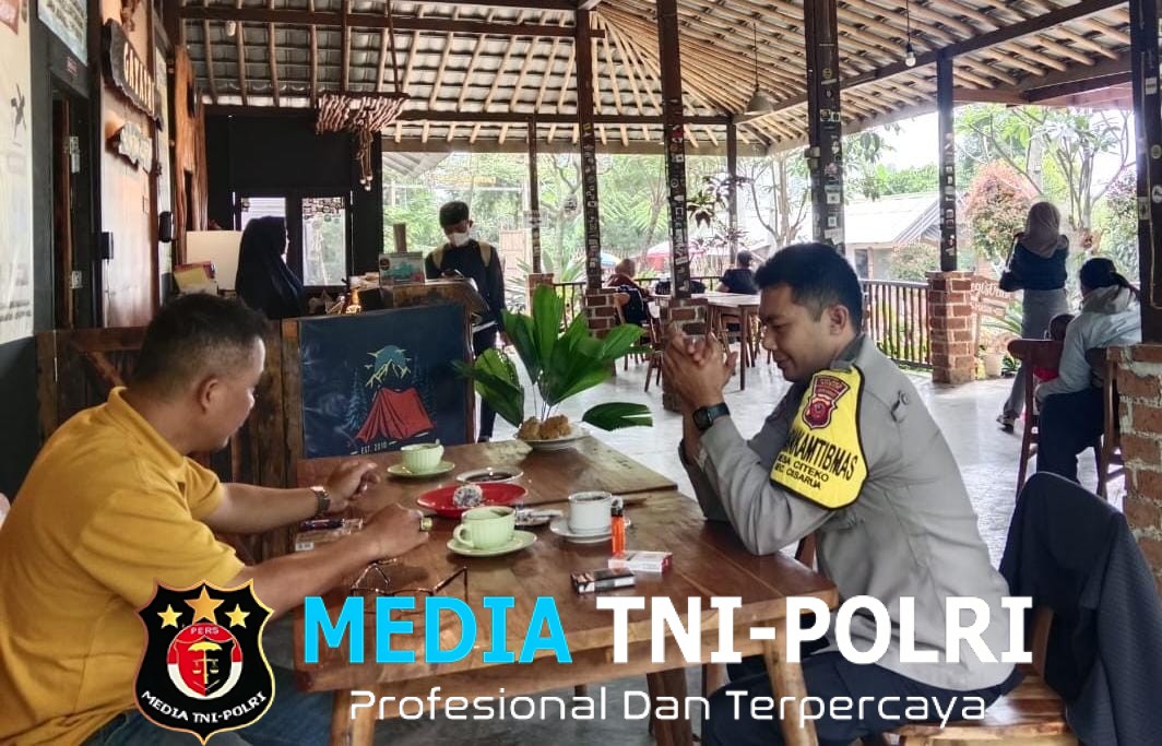 Bhabinkamtibmas Polsek Cijeruk Sambangi Warga Desa Ciburayut, Dekatkan Polri dengan Masyarakat