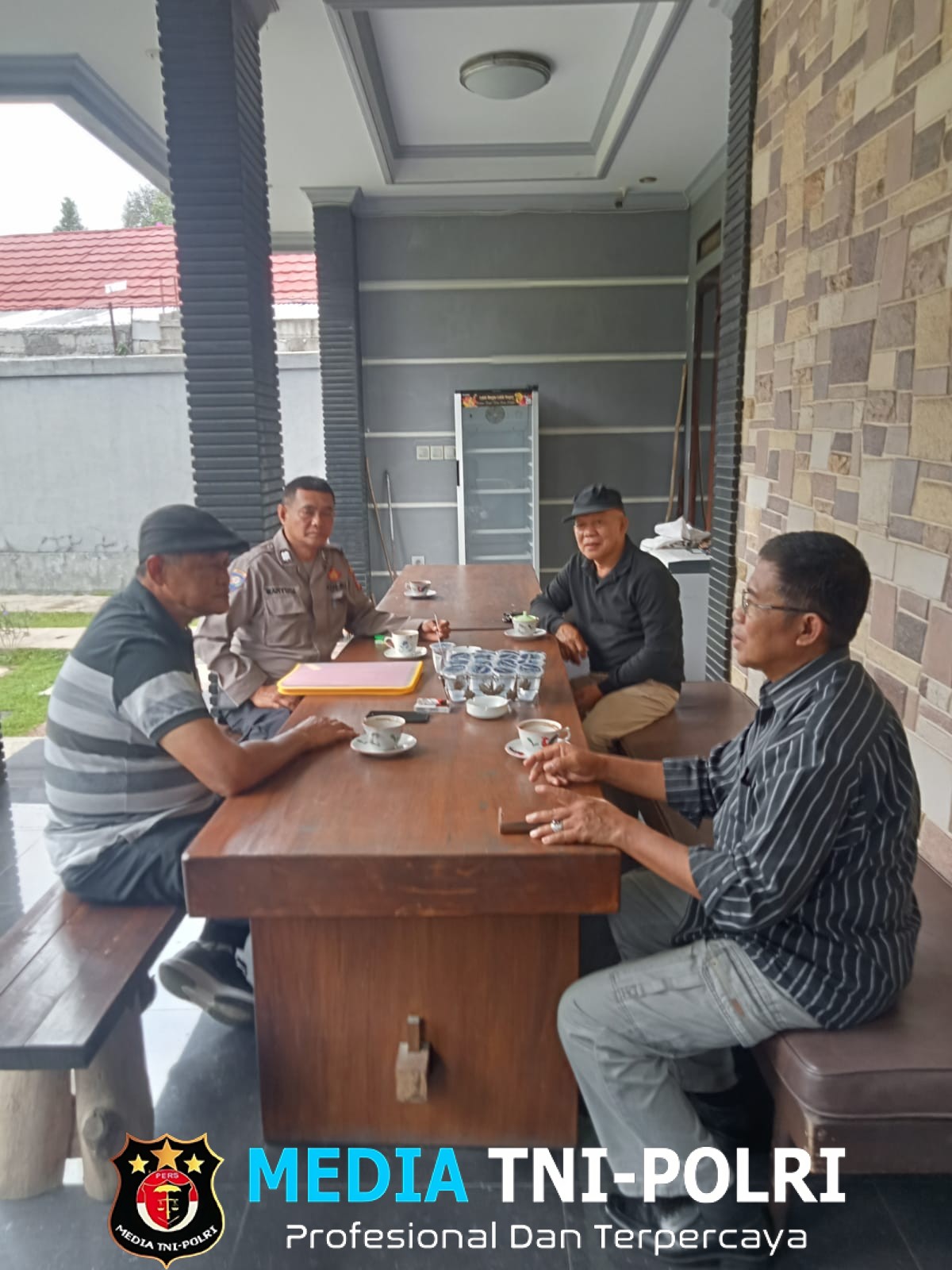 Bhabinkamtibmas Polsek Ciawi Anjangsana Kamtibmas ke Tokoh dan Warga Desa Bitungsari