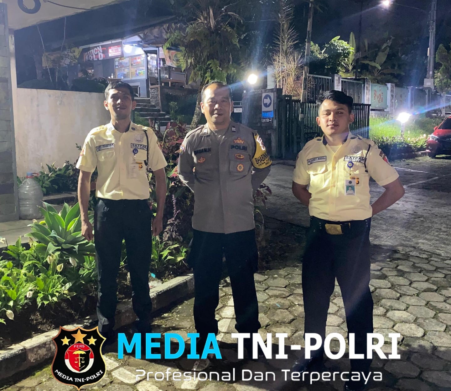 Bhabinkamtibmas Polsek Cisarua Kontrol Poskamling Berikan Penyuluhan Kamtibmas di Desa Tugu Selatan