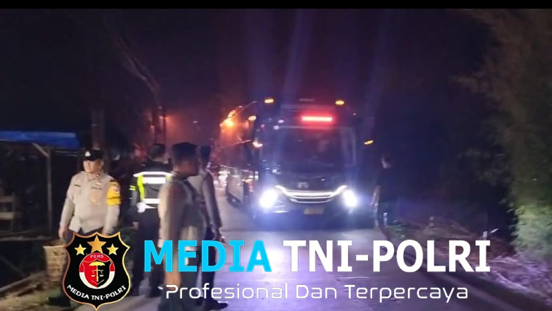 Polsek Ciawi Evakuasi Bus Terperosok, Wujud Nyata POLRI Hadir untuk Masyarakat