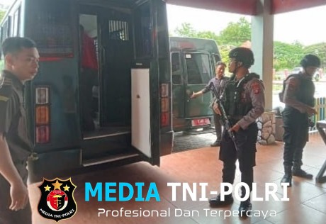 Jalani Sidang, 32 Tahanan Lapas Sampit Dikawal Ketat Aparat