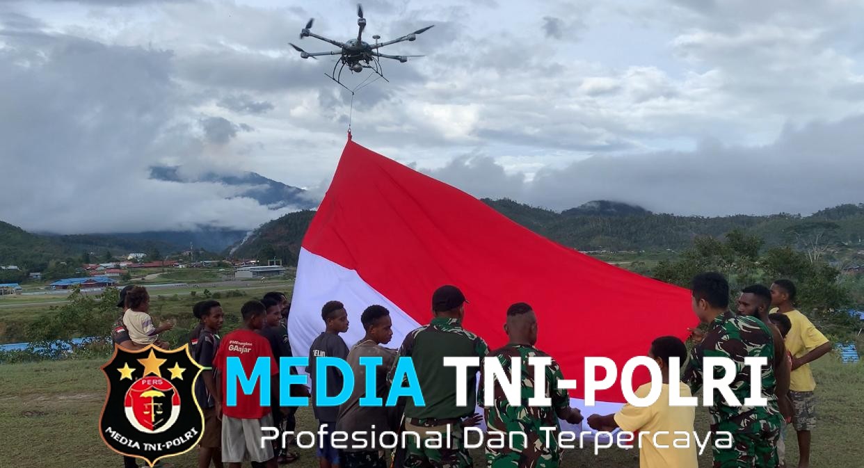 Bendera Merah Putih Berkibar Perkasa di Pegunungan Bintang