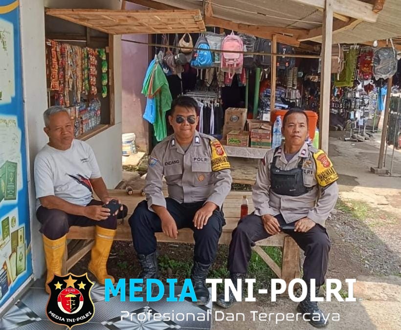 Giat Sambang Warga Bhabinkamtibmas Polsek Tanjungsari Sampaikan Himbauan Kamtibmas dan Edukasi Lingkungan