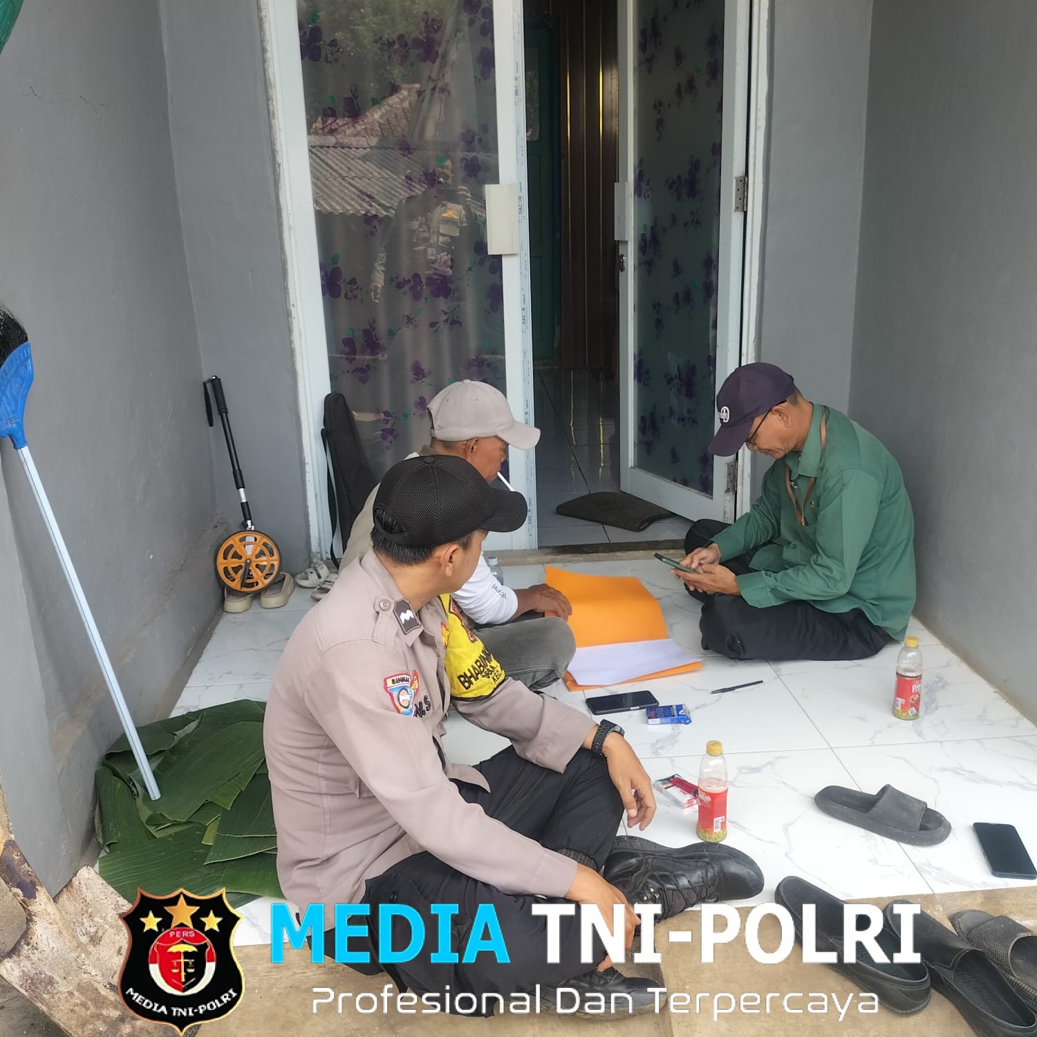 Cegah Gangguan Kamtibmas, Bhabinkamtibmas  Polsek Dramaga Giat  Sambang Warga Desa Ciherang 