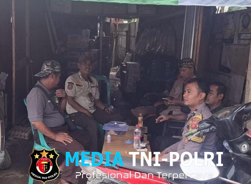 Jaga Kondusifitas Wilayah, Bhabinkamtibmas Polsek Klapanunggal Sambang Kepala Dusun Desa Kembangkuning