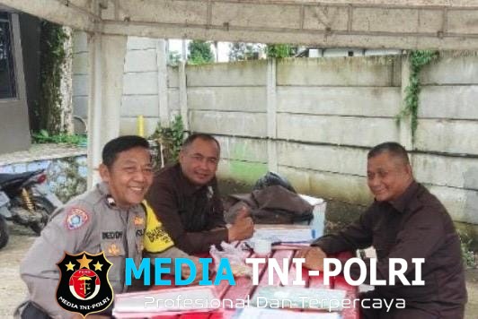 Sambang Dialogis Bhabinkamtibmas Polsek Cisarua Desa Cilember Sampaikan Imbauan Kamtibmas 