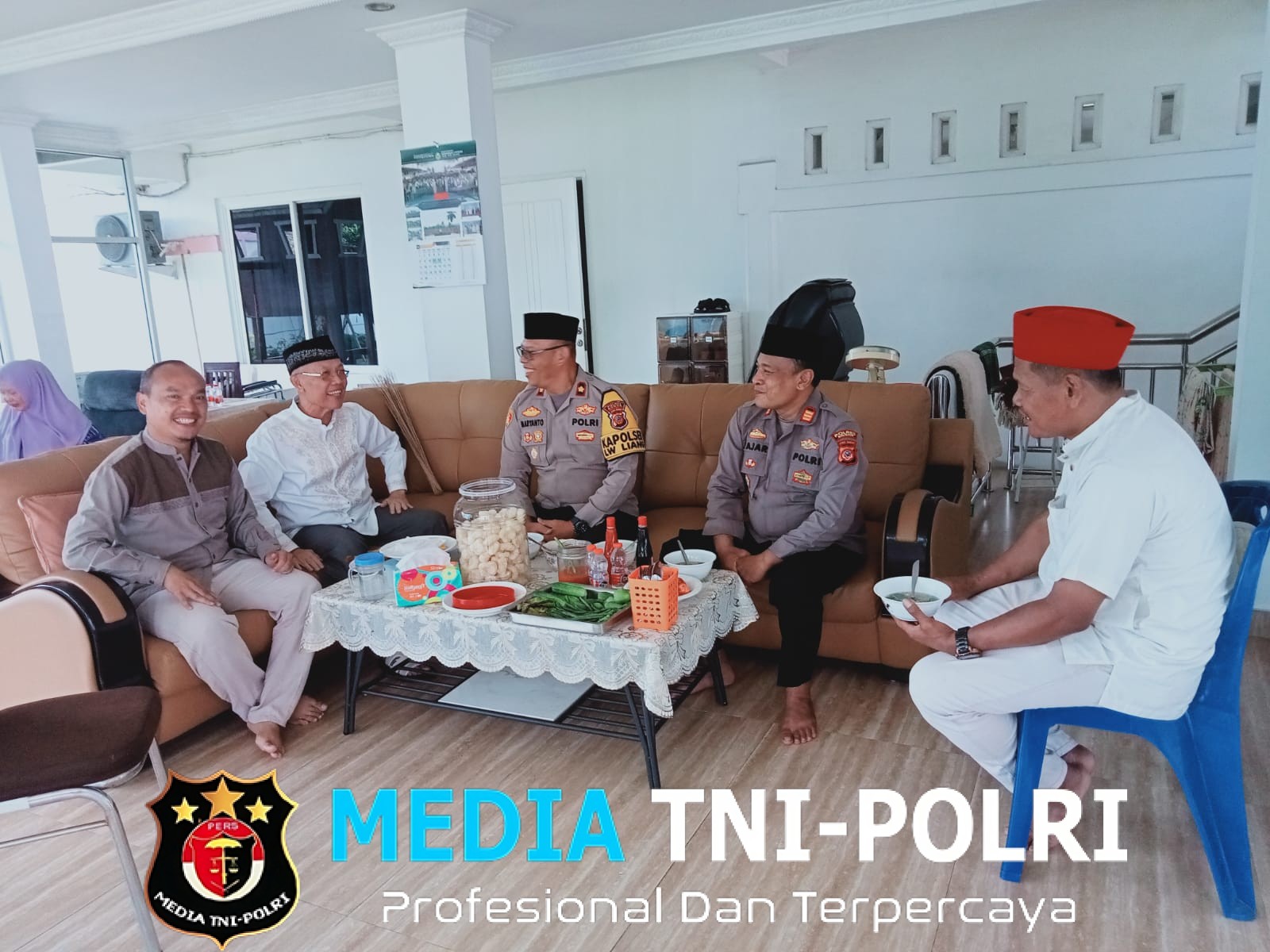 Perkuat Sinergi, Kapolsek Leuwiliang Silaturahmi Bersama Tokoh Masyarakat dan Warga