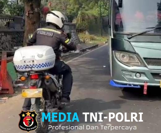 Satlantas Polres Bogor Laksanakan Pengawalan Darurat Ibu Hamil Di Tengah Pelaksanaan One Way
