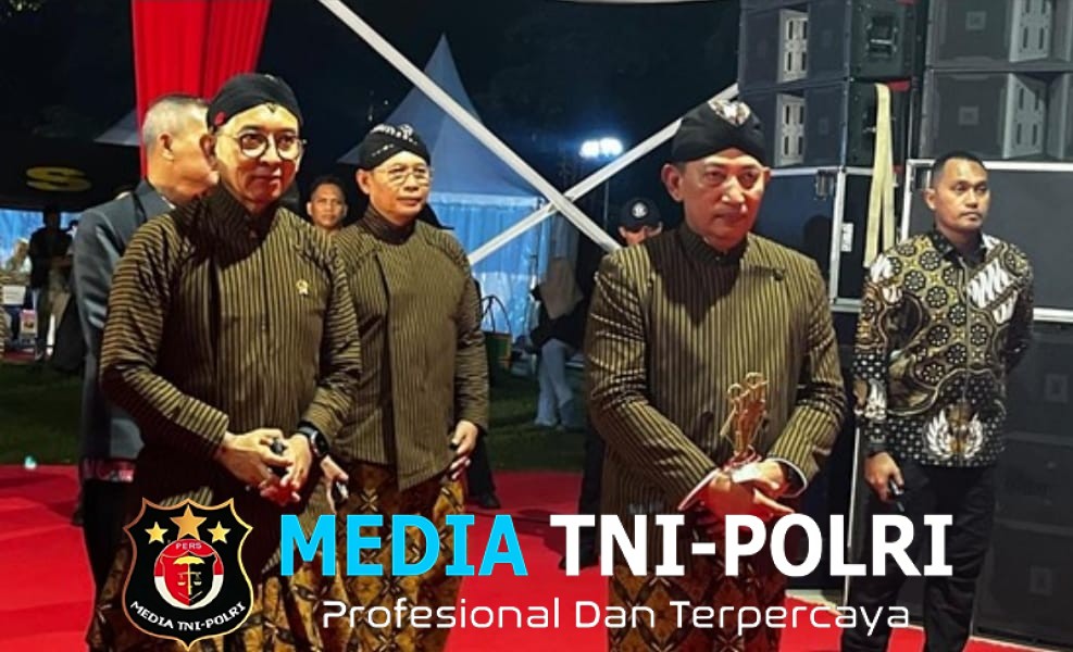 Gelar Wayang Kulit Amartha Binangun, Kapolri Sempat Berduet dengan Ketua MA