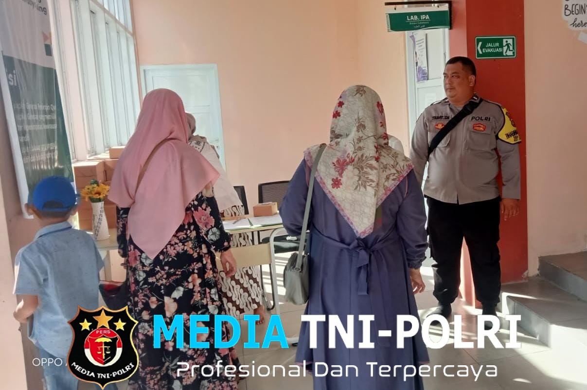 Bhabinkamtibmas Polsek Leuwiliang Sambangi Warga, Wujudkan Harkamtibmas di Wilayah Binaan