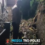 Bhabinkamtibmas Polsek Caringin Turun Langsung Cek Lokasi Tanah Longsor di Desa Pasir Muncang 
