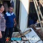 Bhabinkamtibmas Pancawati Turun Langsung Cek Lokasi Atap Rumah Rubuh di Wilayah Binaan