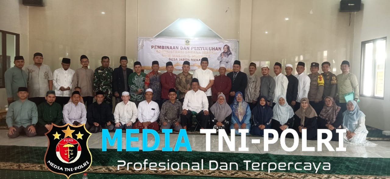 Dekat dengan Warga, Bhabinkamtibmas Polsek Parung Sambangi Kantor Desa Jabon Mekar dan Sampaikan Pesan Kamtibmas