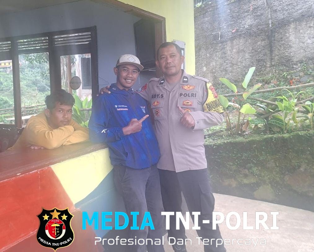 Sambang Dialogis Bhabinkamtibmas Polsek Cisarua Sambangi Karyawan Cihulu Cam dan Sampaikan Pesan Kamtibmas