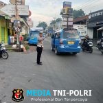 Anggota Polsek Ciampea Polres Bogor Laksanakan Pengaturan Lalu Lintas Pagi Hari