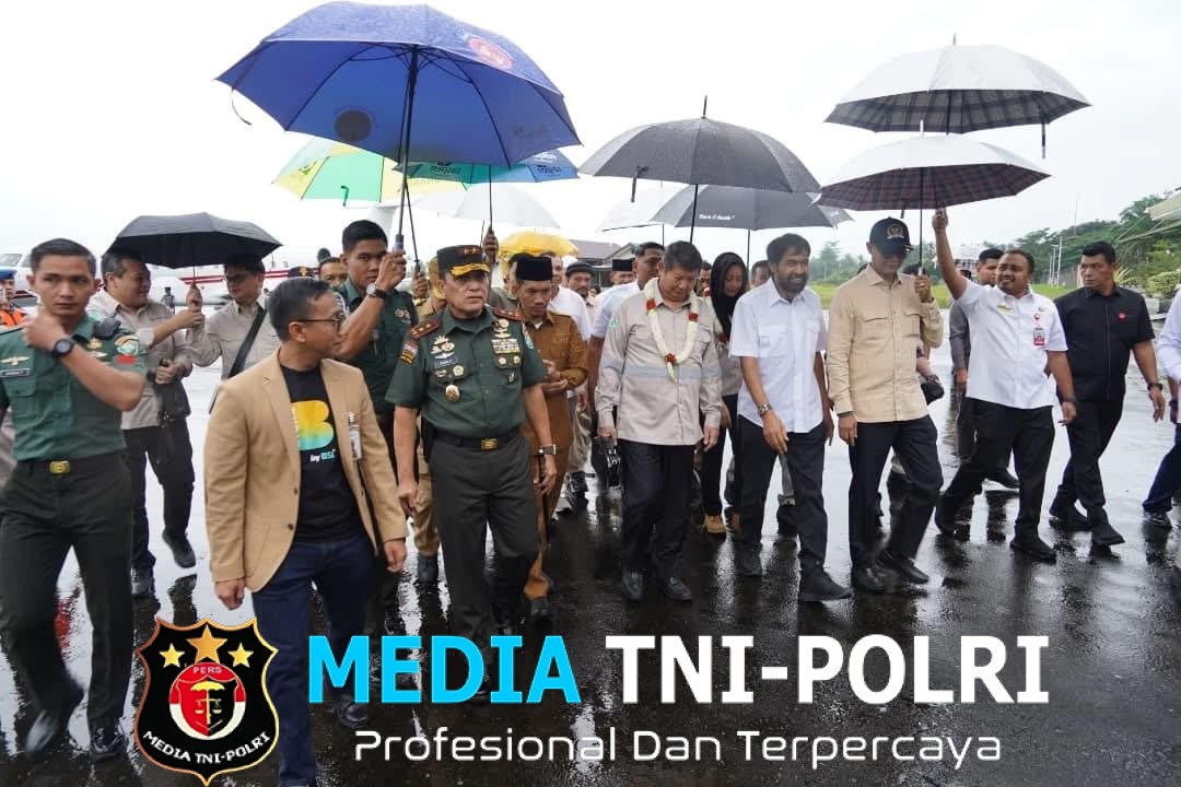 Pangdam Iskandar Muda Sambut Bapak Hashim Djojohadikusumo di Bandara Cut Nyak Dhien