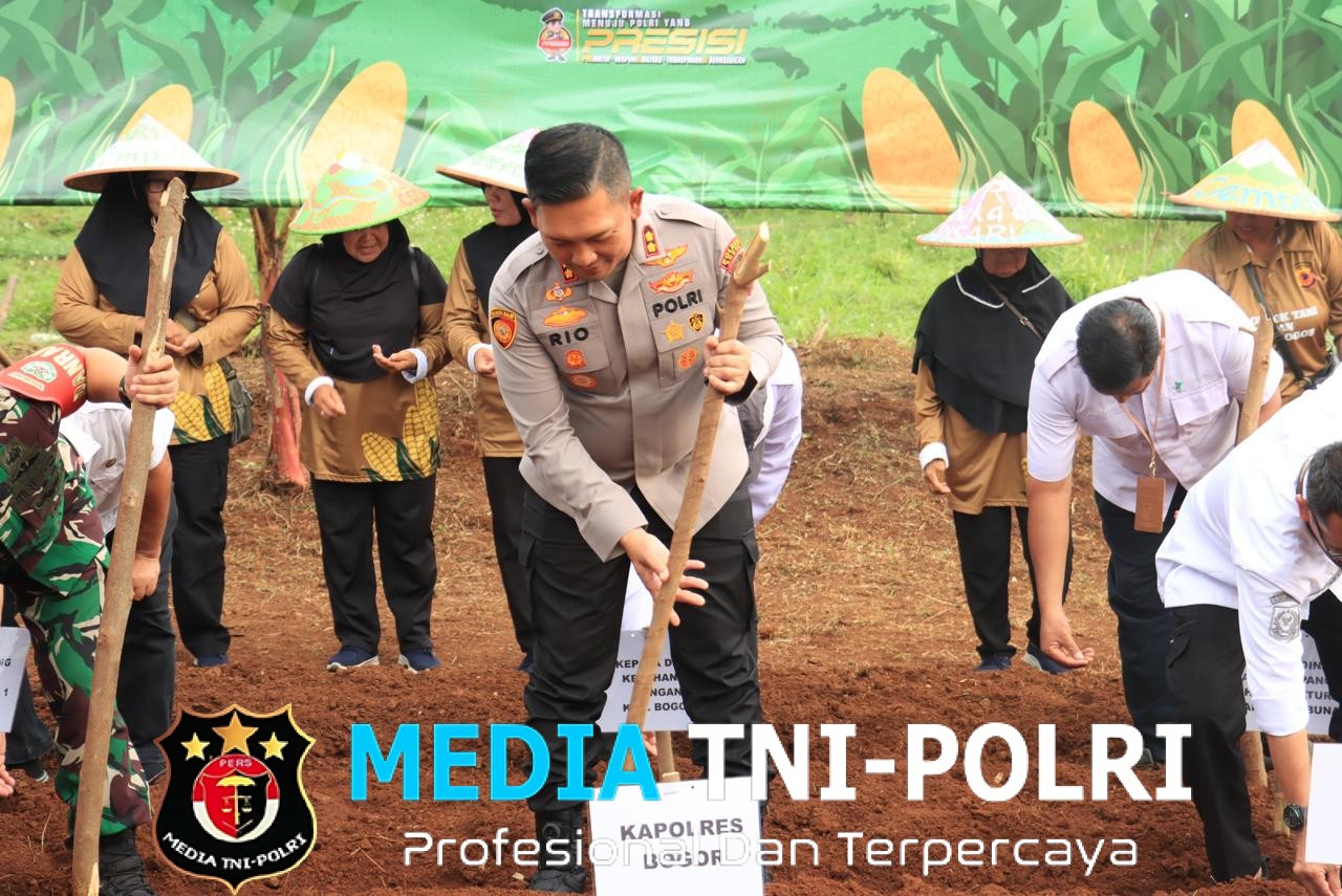 Polres Bogor Laksanakan Penanaman Jagung Serentak di Lahan Perhutanan Sosial pada Kuartal III