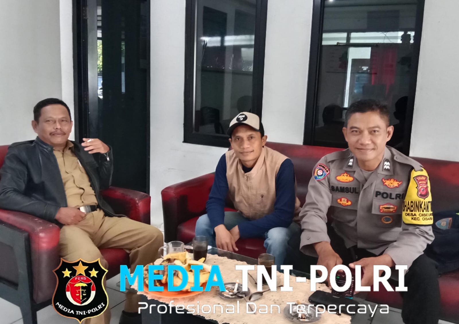 Bangun Kedekatan dan Jaga Kamtibmas, Bhabinkamtibmas Cisarua Sambangi Warga Desa Cibeureum