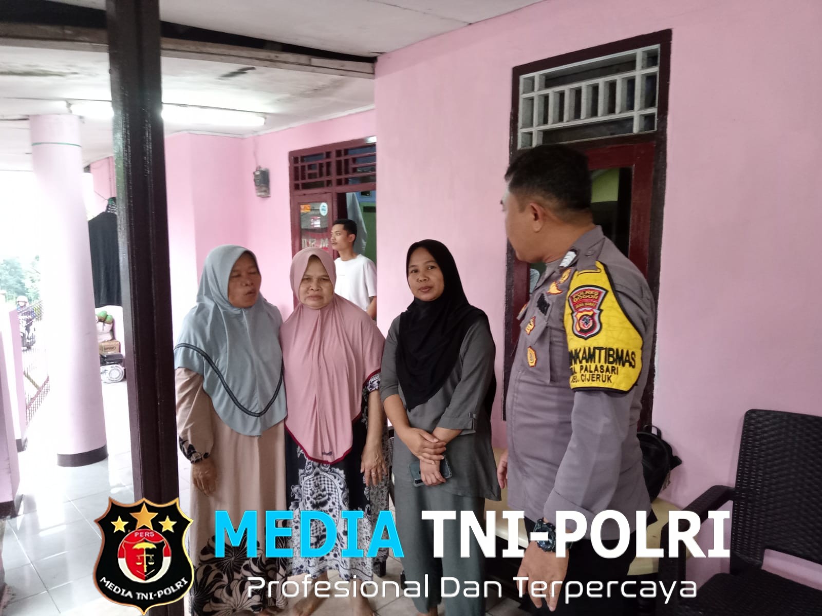 Wujudkan Kamtibmas Kondusif Bhabinkamtibmas Polsek Cijeruk Giat Sambangi Warga Desa Palasari