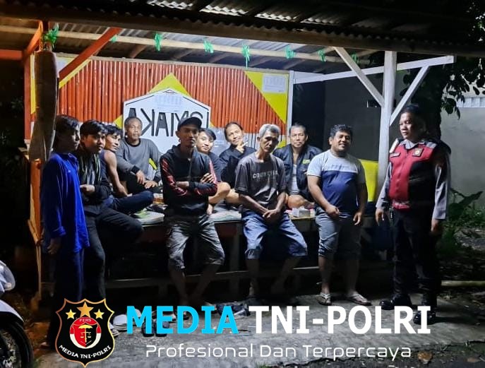 Cegah Kriminalitas, Bhabinkamtibmas Cihideung Udik Intensifkan Patroli Ronda Malam