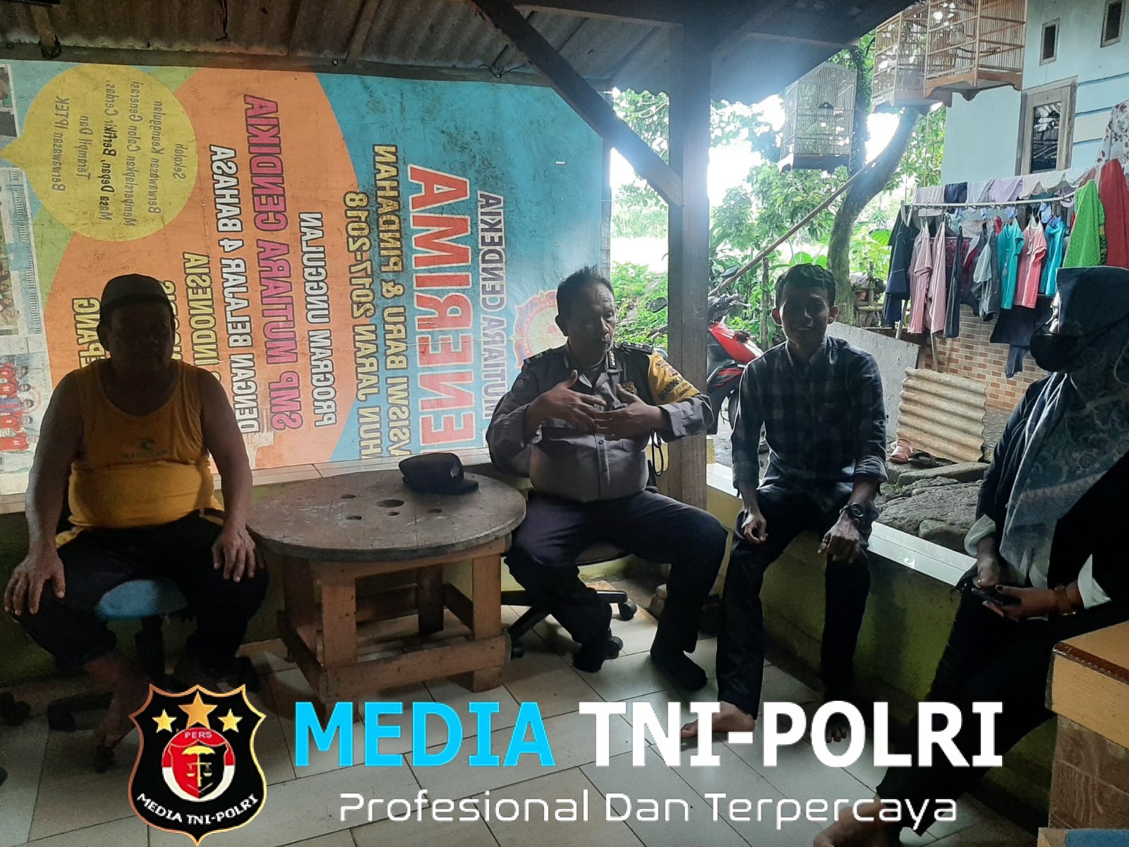 Cegah Gangguan Keamanan Bhabinkamtibmas Polsek Rumpin Patroli Dialogis Sambangi Warganya